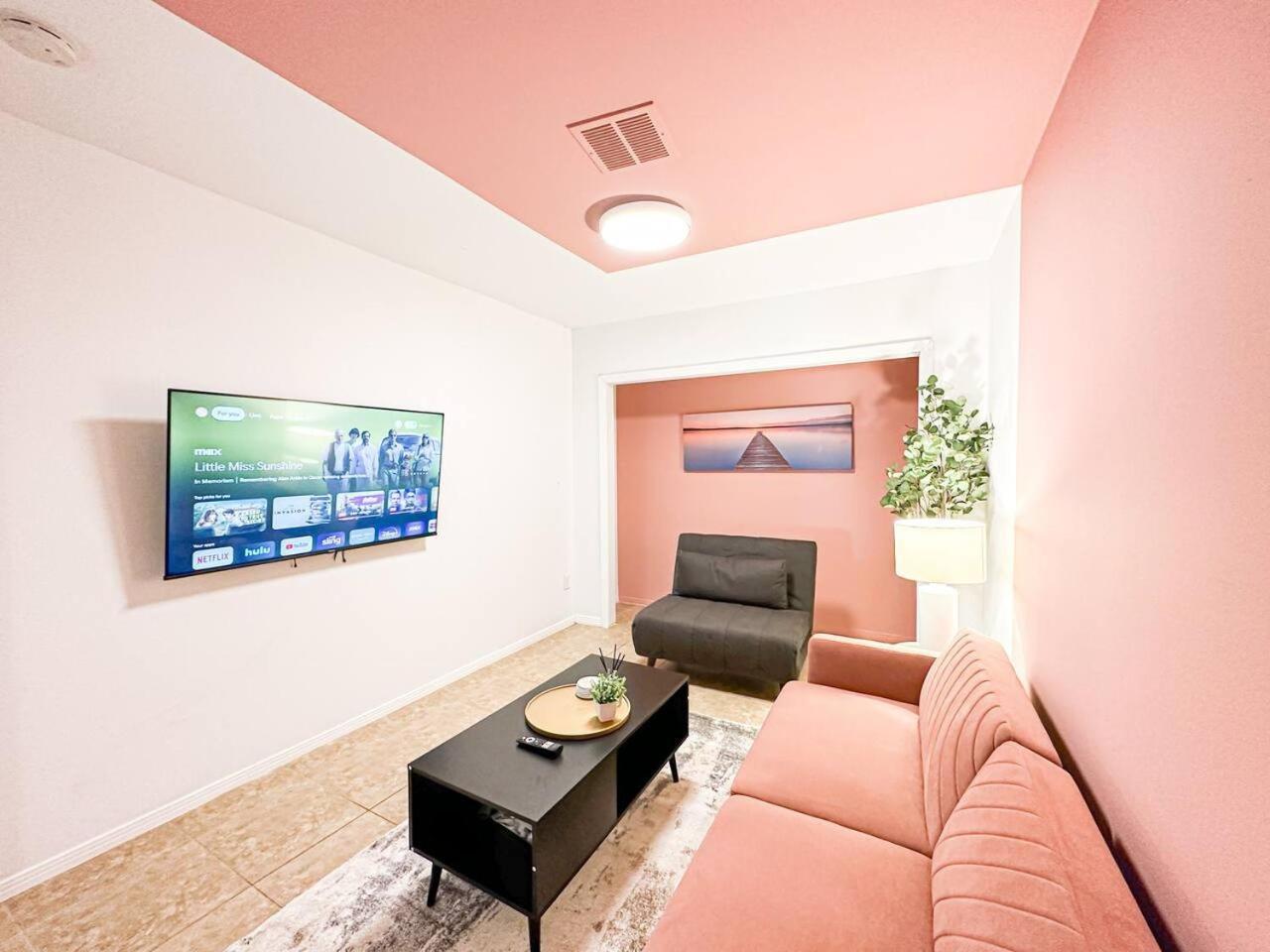 Cozy 1-br Poolside Getaway In West La - Lou2 - Ww Сasa de vacaciones
